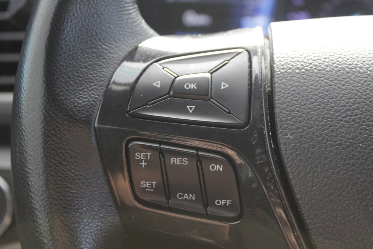 Used 2018 Ford Explorer XLT w/ Equipment Group 202A FWD image 13