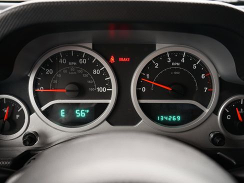 Used 2008 Jeep Wrangler Unlimited Rubicon w/ Dual Top Group AWD/4WD image 18