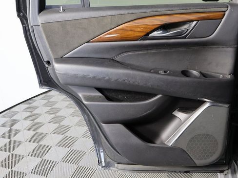 Used 2018 Cadillac Escalade Luxury image 14