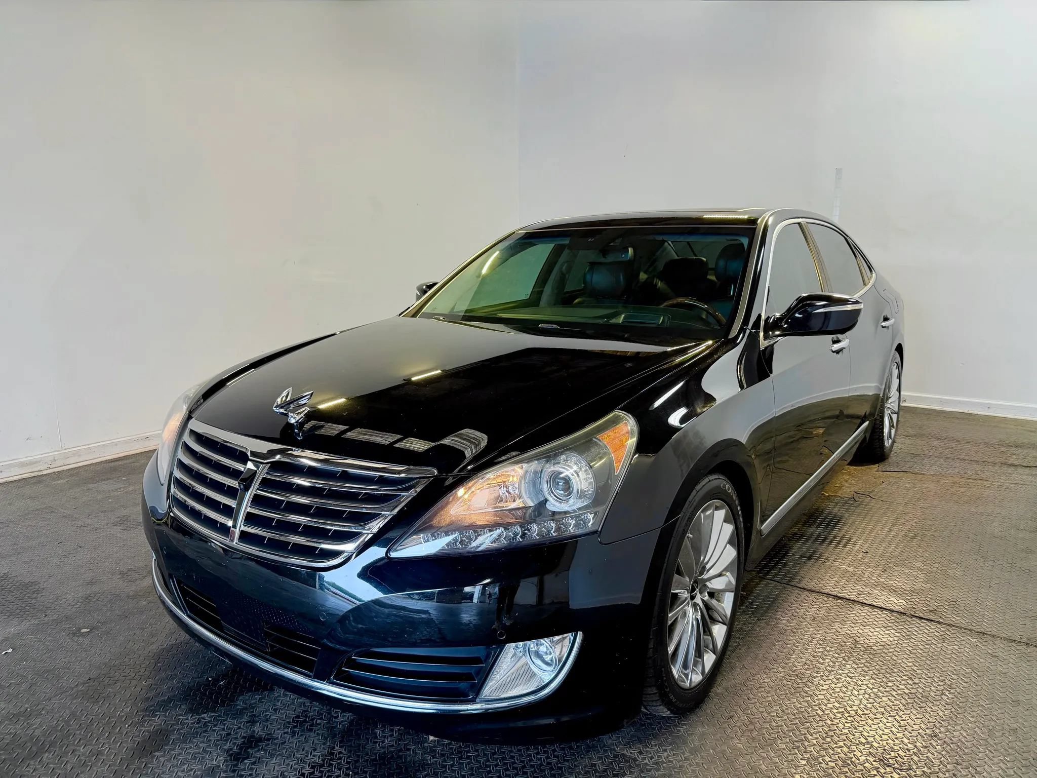 Used 2016 Hyundai Equus Ultimate RWD image 2