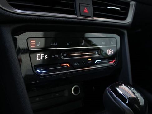 New 2025 Volkswagen Taos SE image 8