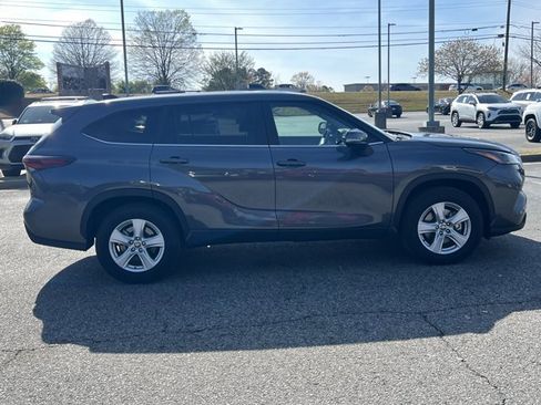 Certified 2025 Toyota Highlander LE image 4