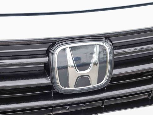 Certified 2023 Honda Odyssey Touring image 4
