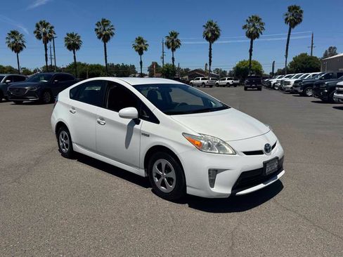 Used 2014 Toyota Prius Two FWD image 2