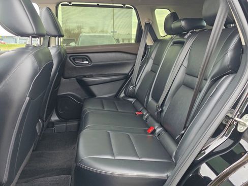 Used 2023 Nissan Rogue SV w/ SV Premium B Package image 33