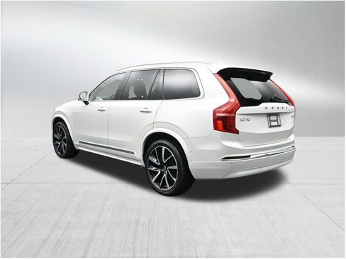 Used 2023 Volvo XC90 B5 Plus AWD/4WD image 3
