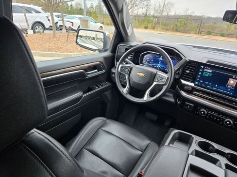 Used 2022 Chevrolet Silverado 1500 LT w/ Safety Package image 9