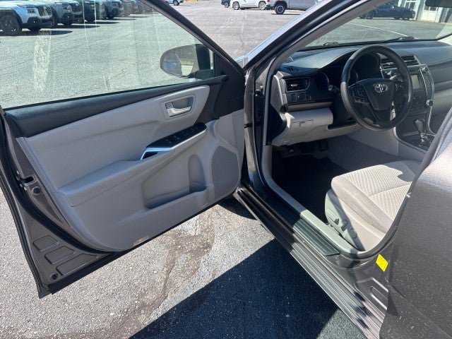 Used 2017 Toyota Camry LE FWD image 9