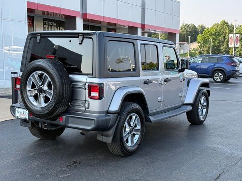 Used 2019 Jeep Wrangler Unlimited Sahara AWD/4WD image 3