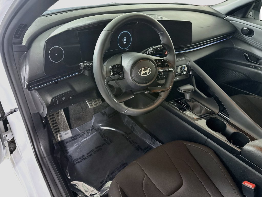 Certified 2025 Hyundai Elantra SEL FWD image 18