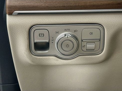 Used 2022 Mercedes-Benz GLS 450 4MATIC w/ AMG Line Exterior image 10