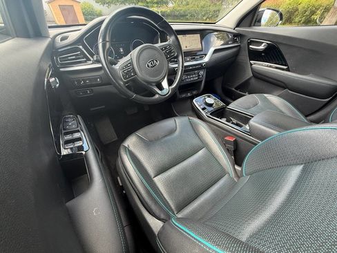Used 2020 Kia Niro EX Premium w/ Cold Weather Package FWD image 9