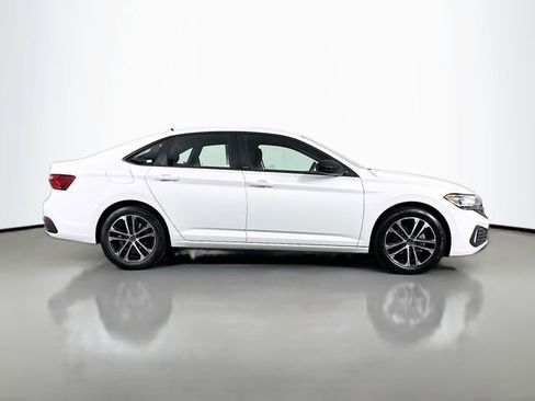 Certified 2024 Volkswagen Jetta Sport image 8