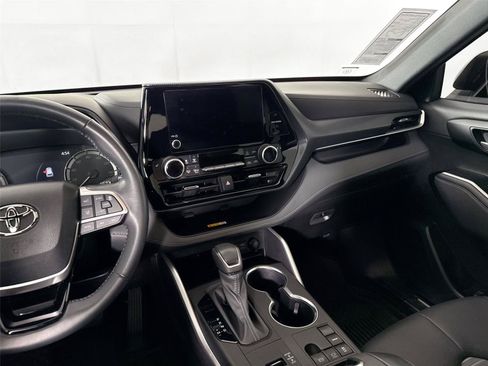 Used 2023 Toyota Highlander XSE FWD image 33