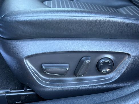 Used 2020 Toyota Camry SE w/ Convenience Package image 20