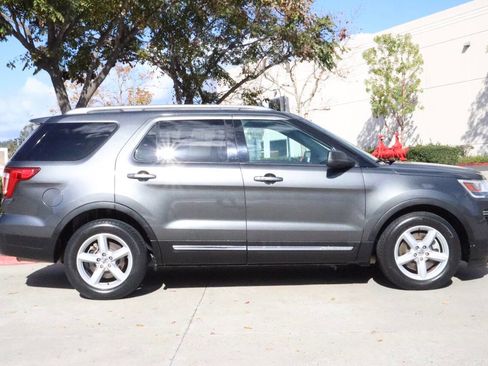 Used 2018 Ford Explorer XLT image 15