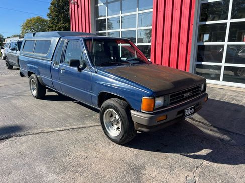 Used 1987 Toyota Pickup Deluxe image 2
