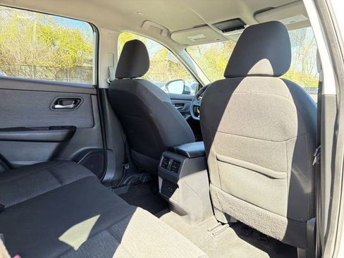 Used 2023 Nissan Rogue SV image 17