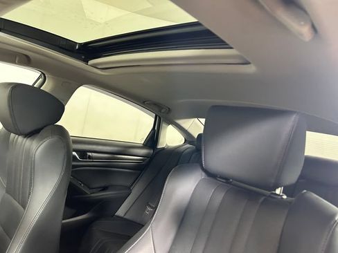 Used 2018 Honda Accord Touring image 13