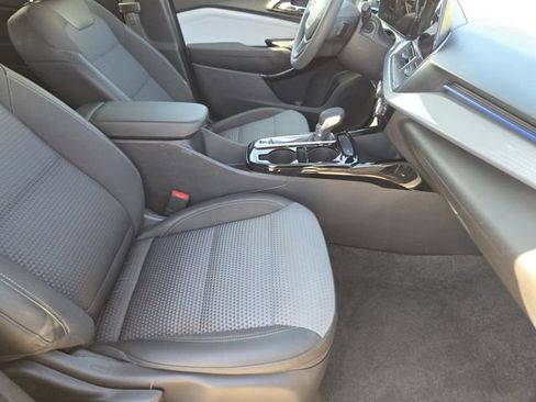 Used 2025 Chevrolet Trax LT FWD image 15