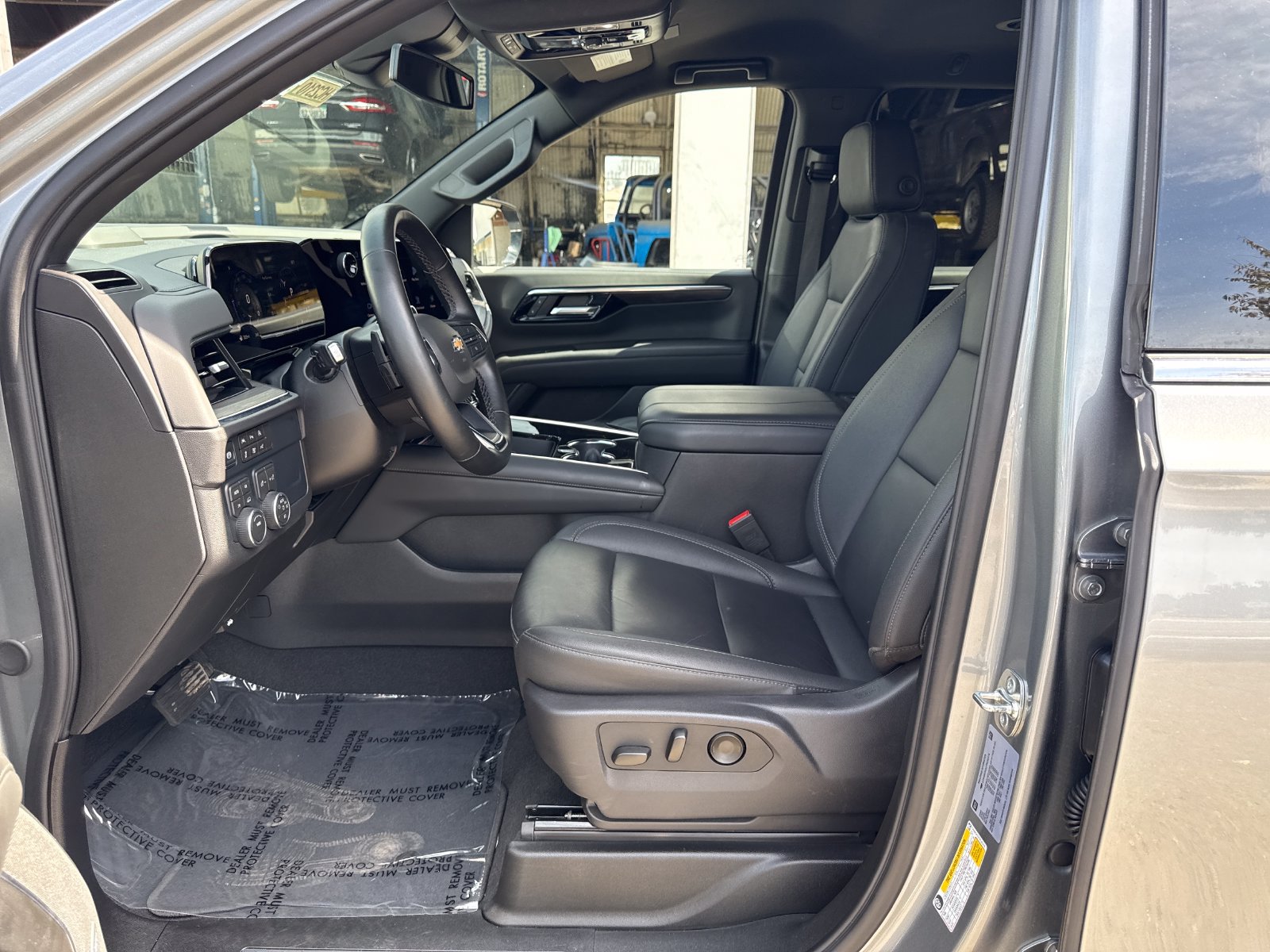 Used 2026 Chevrolet Suburban LT w/ Comfort Package AWD/4WD image 9