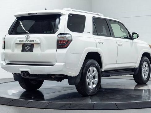 Used 2018 Toyota 4Runner SR5 AWD/4WD image 10