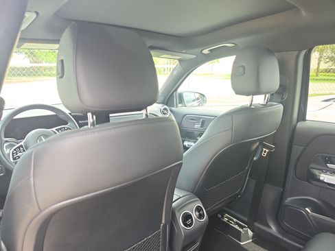 Used 2023 Mercedes-Benz GLB 250 4MATIC image 12