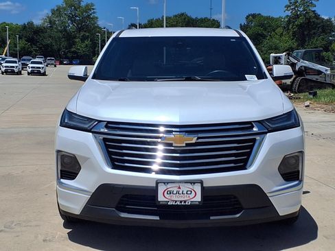Used 2023 Chevrolet Traverse Premier w/ LPO, Floor Liner Package FWD image 4