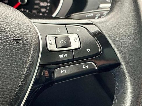 Used 2020 Volkswagen Tiguan SE w/ Panoramic Sunroof Package image 24