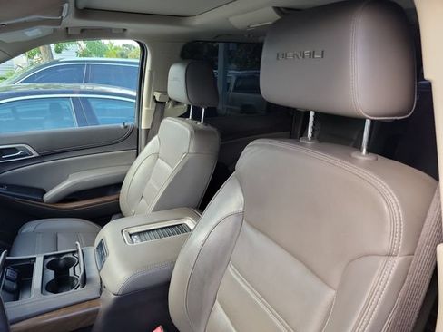 Used 2019 GMC Yukon XL Denali w/ Denali Ultimate Package AWD/4WD image 8