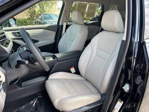 Certified 2025 Nissan Rogue SL FWD image 21