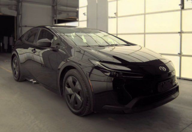 Used 2025 Toyota Prius LE FWD image 5