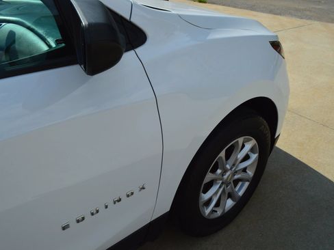 Used 2018 Chevrolet Equinox LS FWD image 10