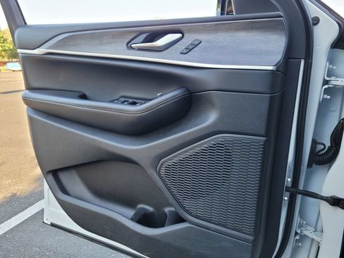 Used 2023 Jeep Grand Cherokee Limited RWD image 25