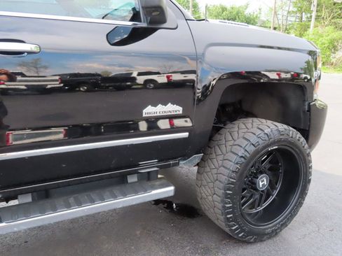 Used 2015 Chevrolet Silverado 2500 High Country w/ Duramax Plus Package image 16