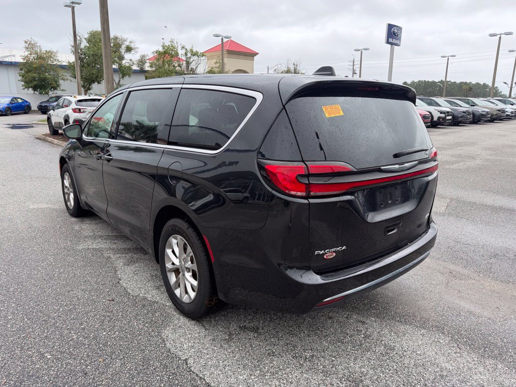 Used 2023 Chrysler Pacifica Touring-L AWD/4WD image 7