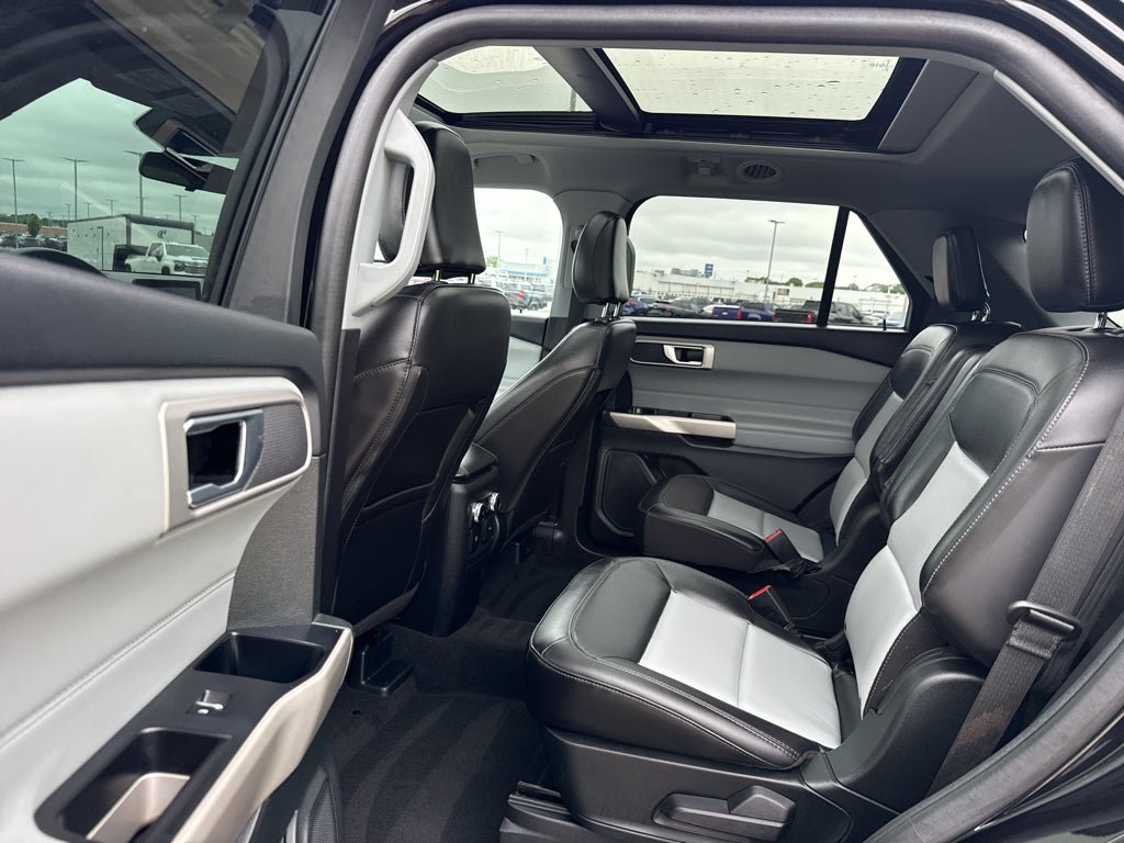 Used 2023 Ford Explorer XLT w/ Equipment Group 202A AWD/4WD image 31