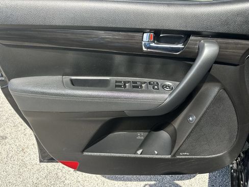 Used 2013 Kia Sorento SX FWD image 21