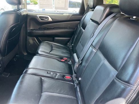 Used 2019 Nissan Pathfinder SL AWD/4WD image 10