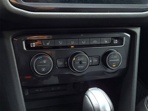 Certified 2021 Volkswagen Tiguan SE R-Line image 21