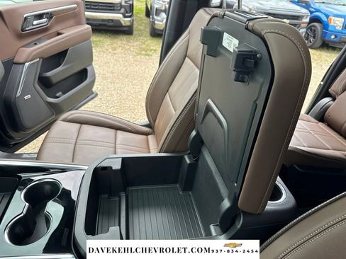 Used 2026 Chevrolet Suburban High Country w/ Sun And Tow Package AWD/4WD image 30