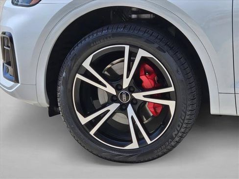 Certified 2025 Audi Q5 2.0T Premium Plus w/ Premium Plus Package AWD/4WD image 9