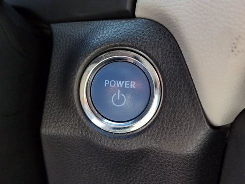 Used 2022 Toyota RAV4 XLE Premium AWD/4WD image 27