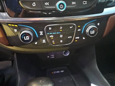 Used 2021 Chevrolet Traverse High Country image 17