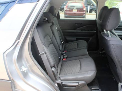Used 2023 Nissan Pathfinder SV FWD image 11