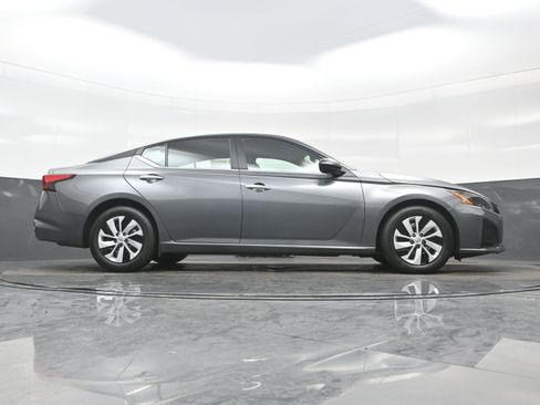 Used 2025 Nissan Altima 2.5 S image 30