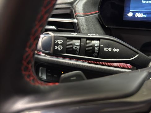 Used 2025 Chevrolet Traverse RS image 29