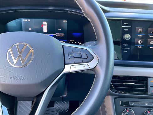 Used 2022 Volkswagen Taos SE w/ Panoramic Sunroof Package image 25