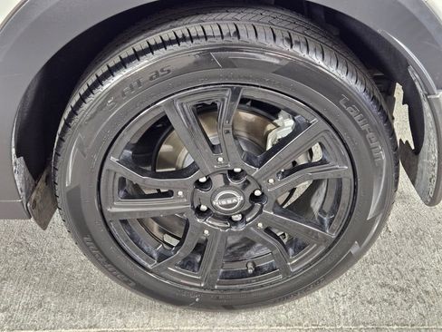 Used 2022 Nissan Kicks SR w/ Premium Package FWD image 13