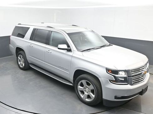 Used 2020 Chevrolet Suburban Premier AWD/4WD image 38